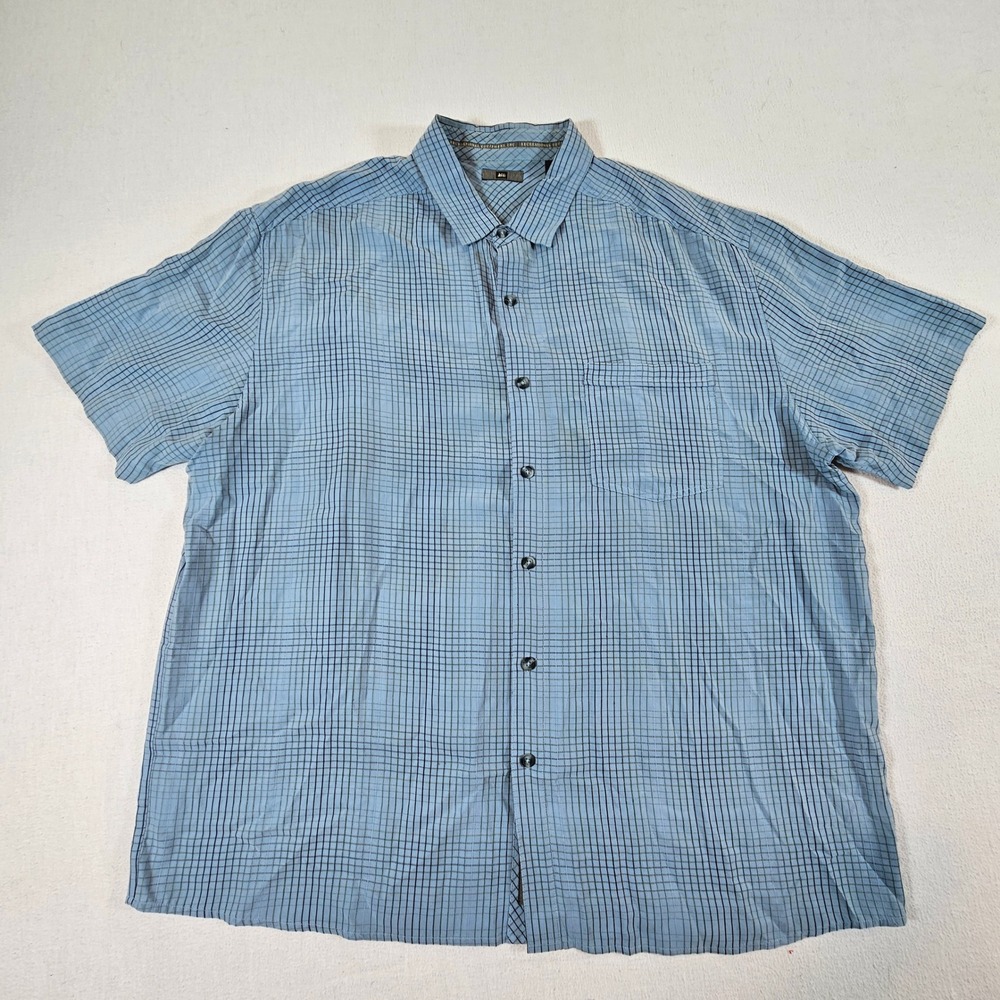 REI Button Down Shirt Mens XXL Blue Grid Short Sleeve Rayon Blend Pocket